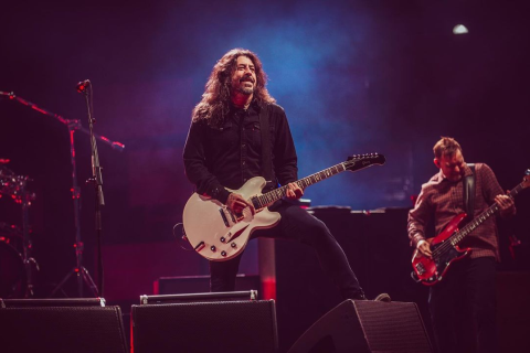 Foo Fighters celebram 30 anos de banda com novo single “Today’s Song”